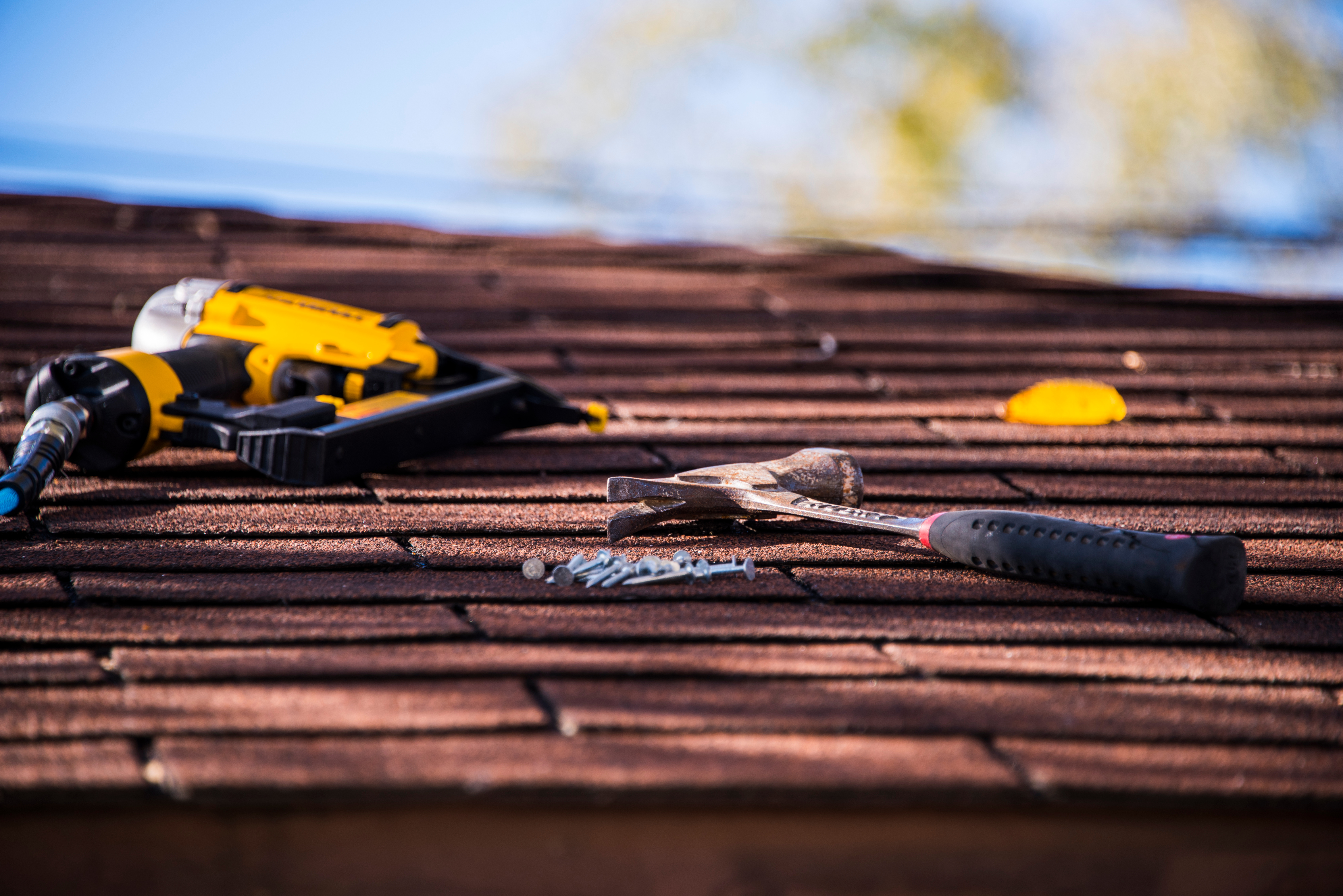 Roof shinlge repair with nile gun and hummer